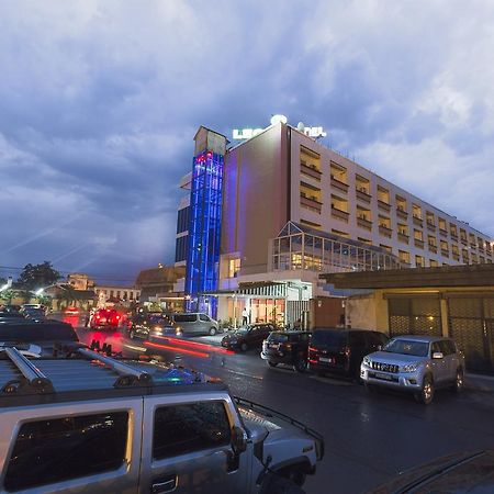 Leon Hotel Kinshasa Buitenkant foto