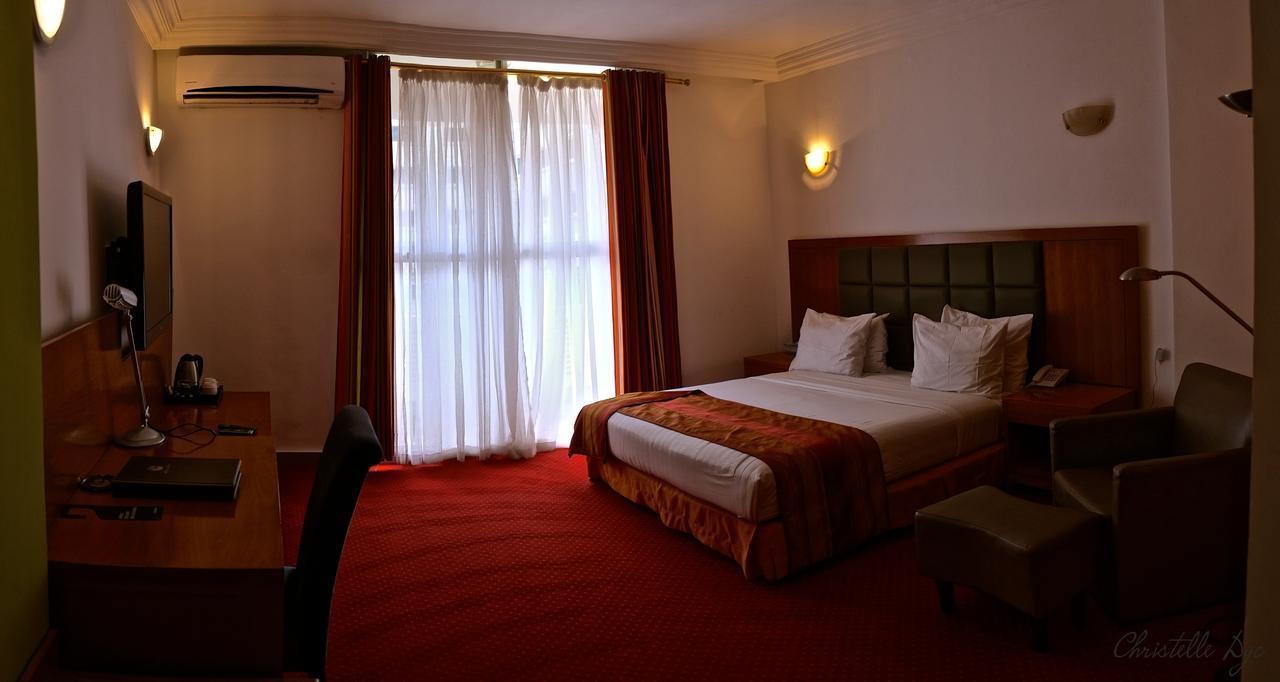 Leon Hotel Kinshasa Buitenkant foto