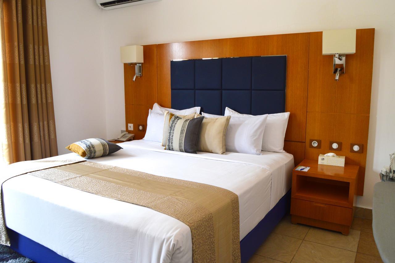 Leon Hotel Kinshasa Buitenkant foto