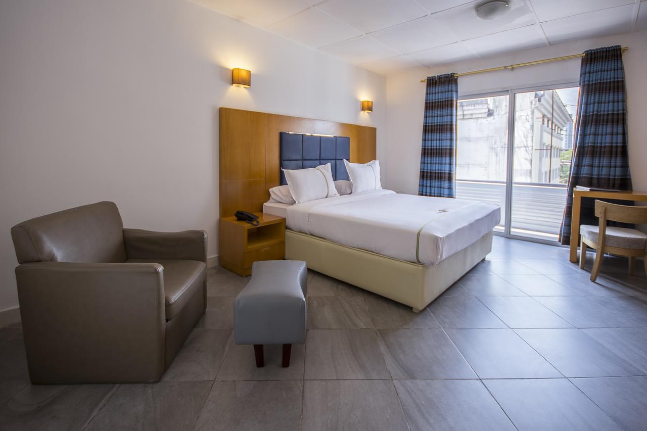 Leon Hotel Kinshasa Buitenkant foto