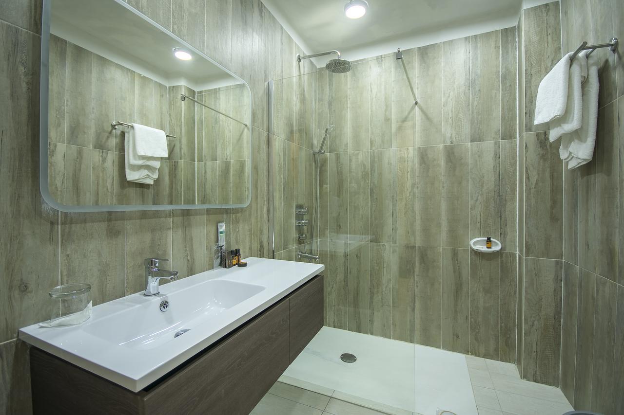 Leon Hotel Kinshasa Buitenkant foto